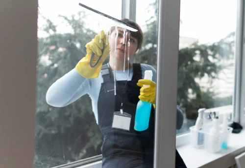 Nettoyage de vitres intérieures et extérieures à Coly-Saint-Amand